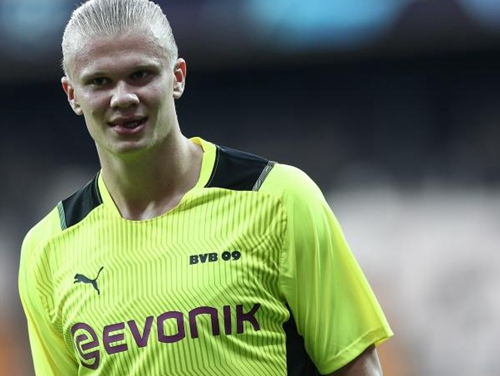 消息人士称，利物浦已开启谈判，有意以5000万英镑签下德甲顶级球员之一。（传利物浦启动谈判，拟斥资5000万英镑签下德甲顶级球星之一）