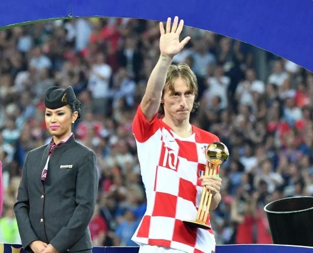 皇马欧冠点球争议 再好的VAR背后也是人操控（皇马欧冠点球引争议：再强的VAR终究由人掌控）