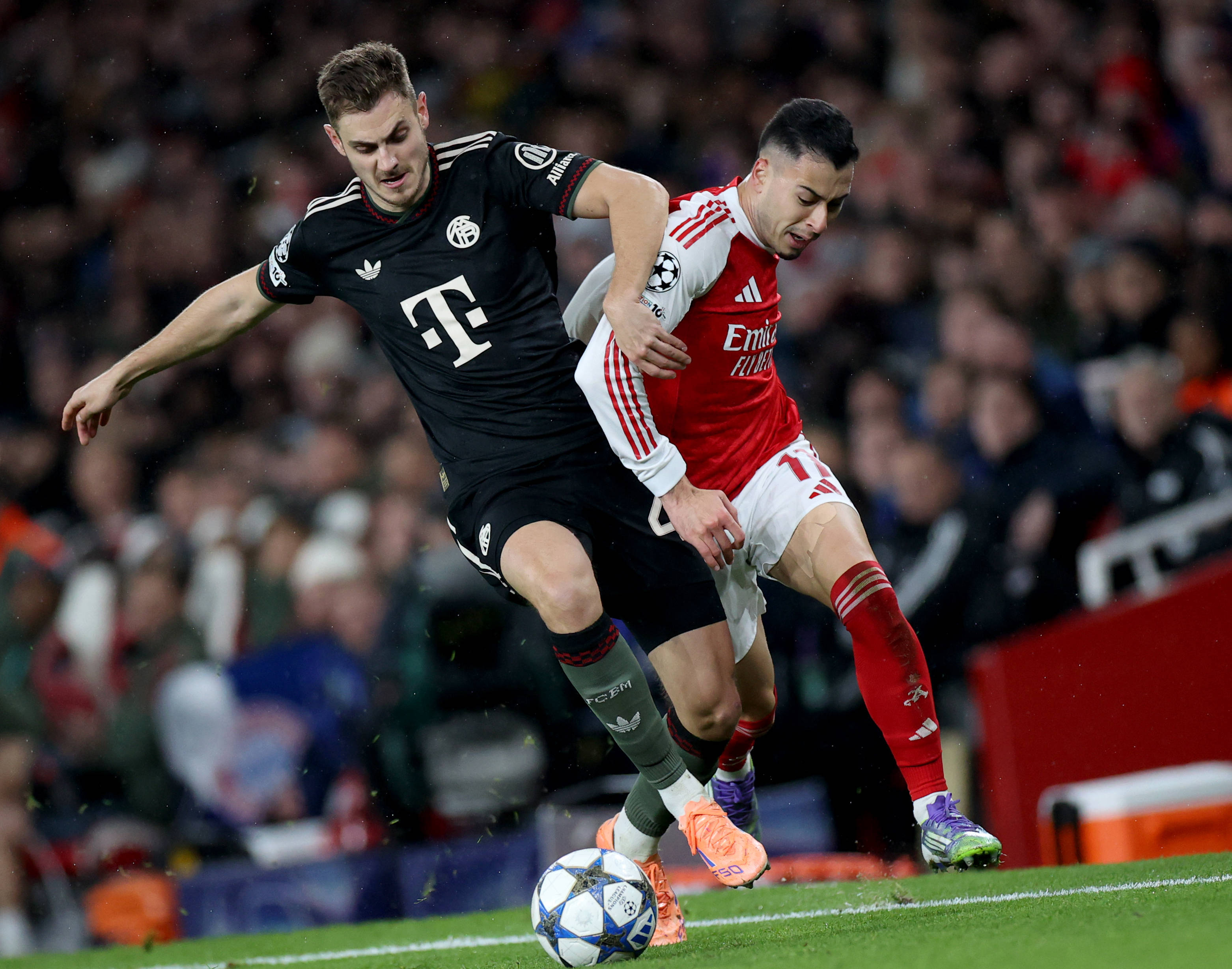 埃芬博格：我相信诺伊尔会续约，他会把更多机会让给乌尔比希（埃芬博格：看好诺伊尔续约，并将更多出场机会留给乌尔比希）