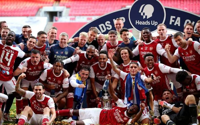 1-5惨败给马赛！尼斯主帅批球队：今晚我们送的礼物太多了（1-5不敌马赛！尼斯主帅痛斥球队：今夜送礼太多）