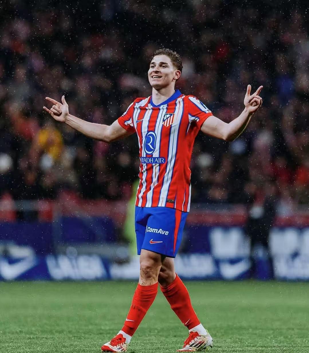 世体：巴萨冬窗将引进中卫，奥塔门迪、德弗里和塞内西是候选（世体：巴萨冬窗瞄准中卫补强，奥塔门迪、德弗里、塞内西在列）