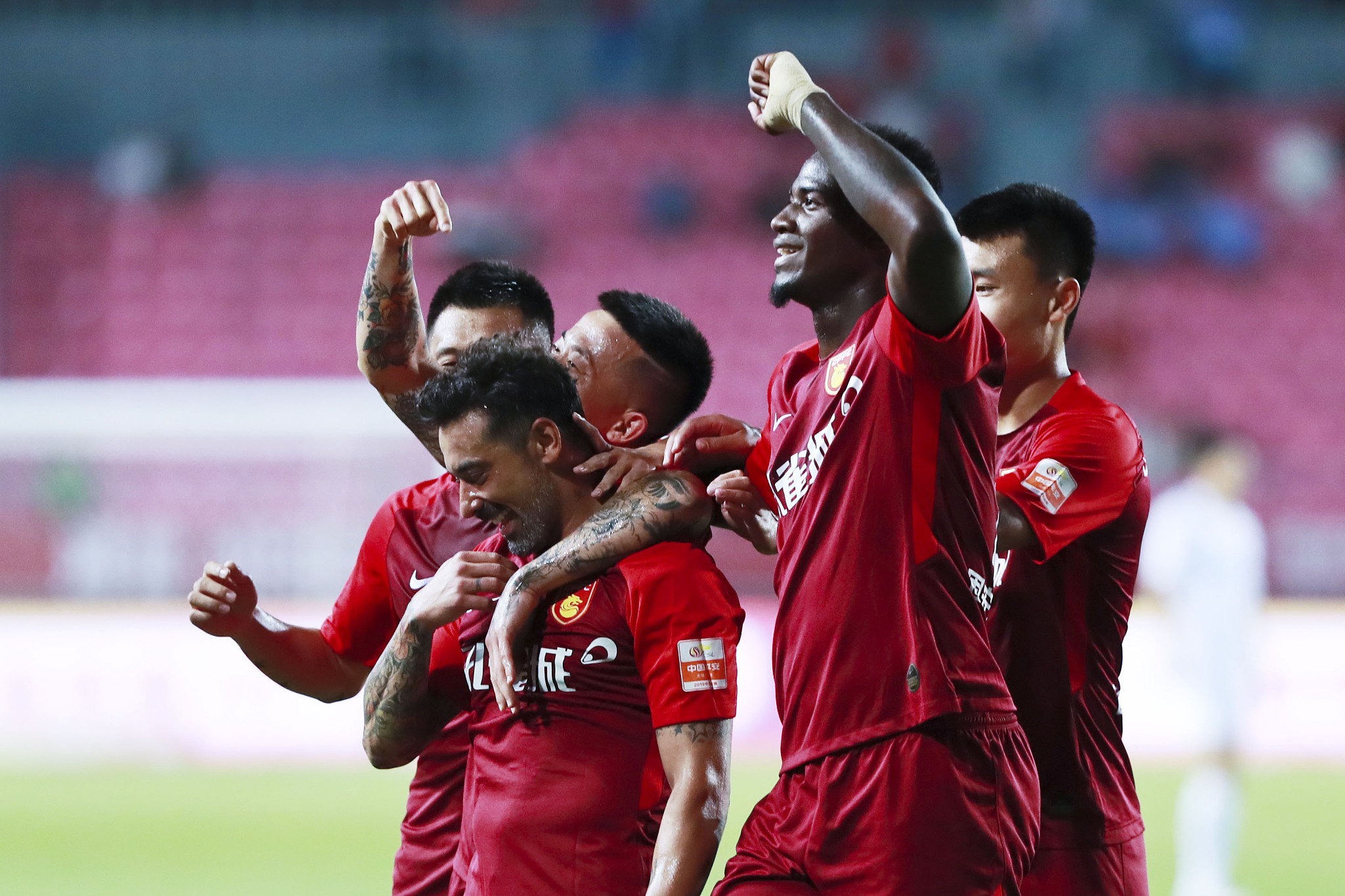 标王首秀？利物浦欧冠首战利好 数据示完胜马竞（利物浦欧冠开门红在望？标王或迎处子秀，数据看好完胜马竞）