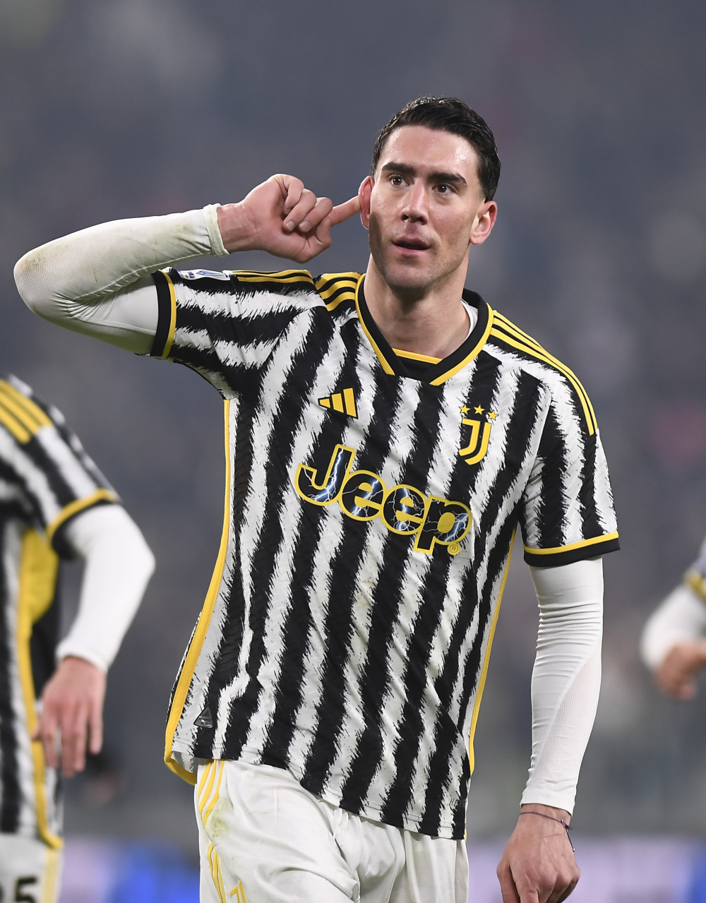 西媒：拉菲尼亚成巴萨非卖品，本赛季欲率队夺欧冠+世界杯（西媒：巴萨将拉菲尼亚列为绝对非卖，本季力争率队冲击欧冠与世界杯）