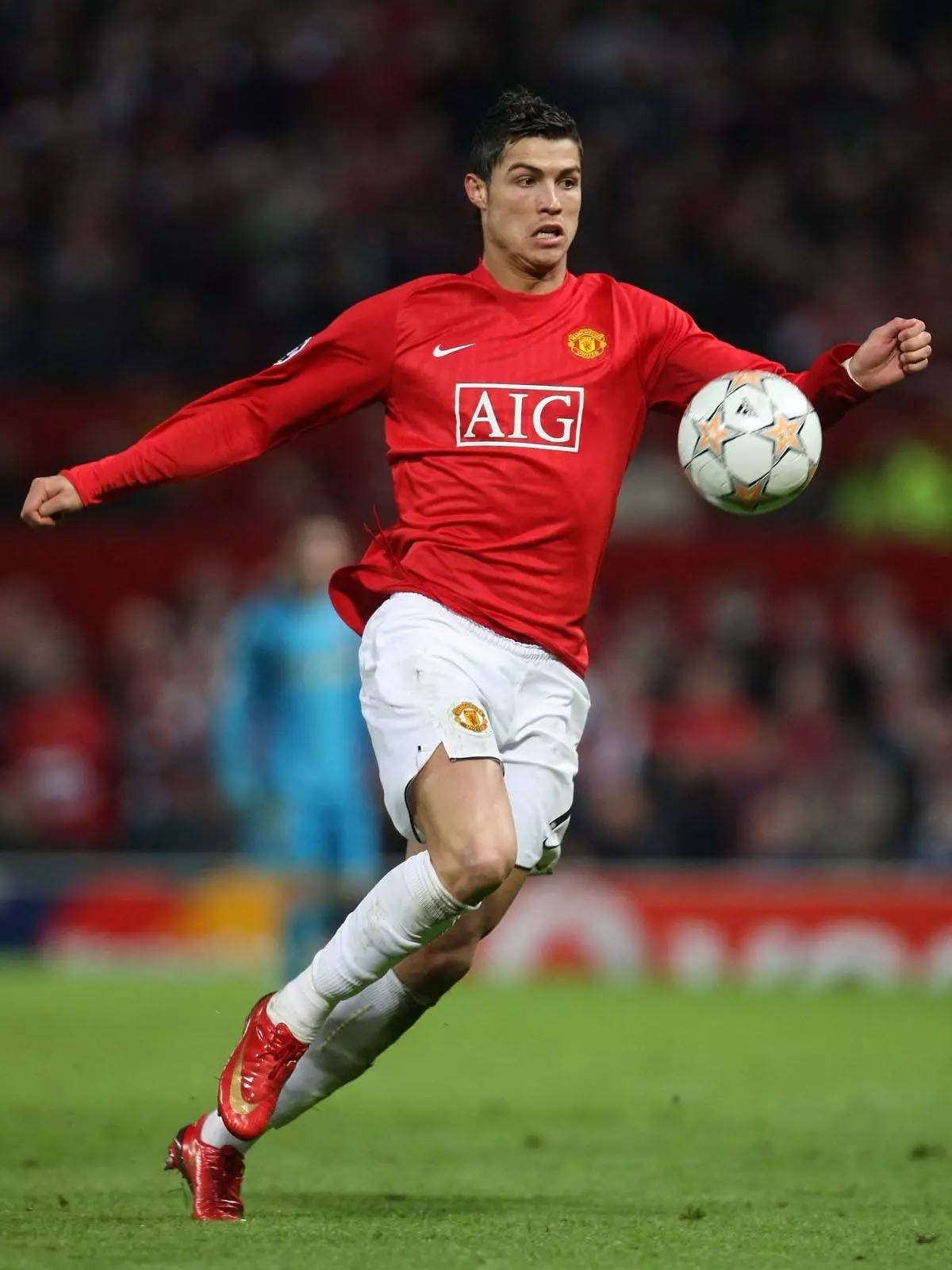 追梦将比肩库里，成为唯二代表勇士出战900场常规赛的球员（追梦将与库里并肩，成勇士队史仅两位常规赛出战900场的球员）