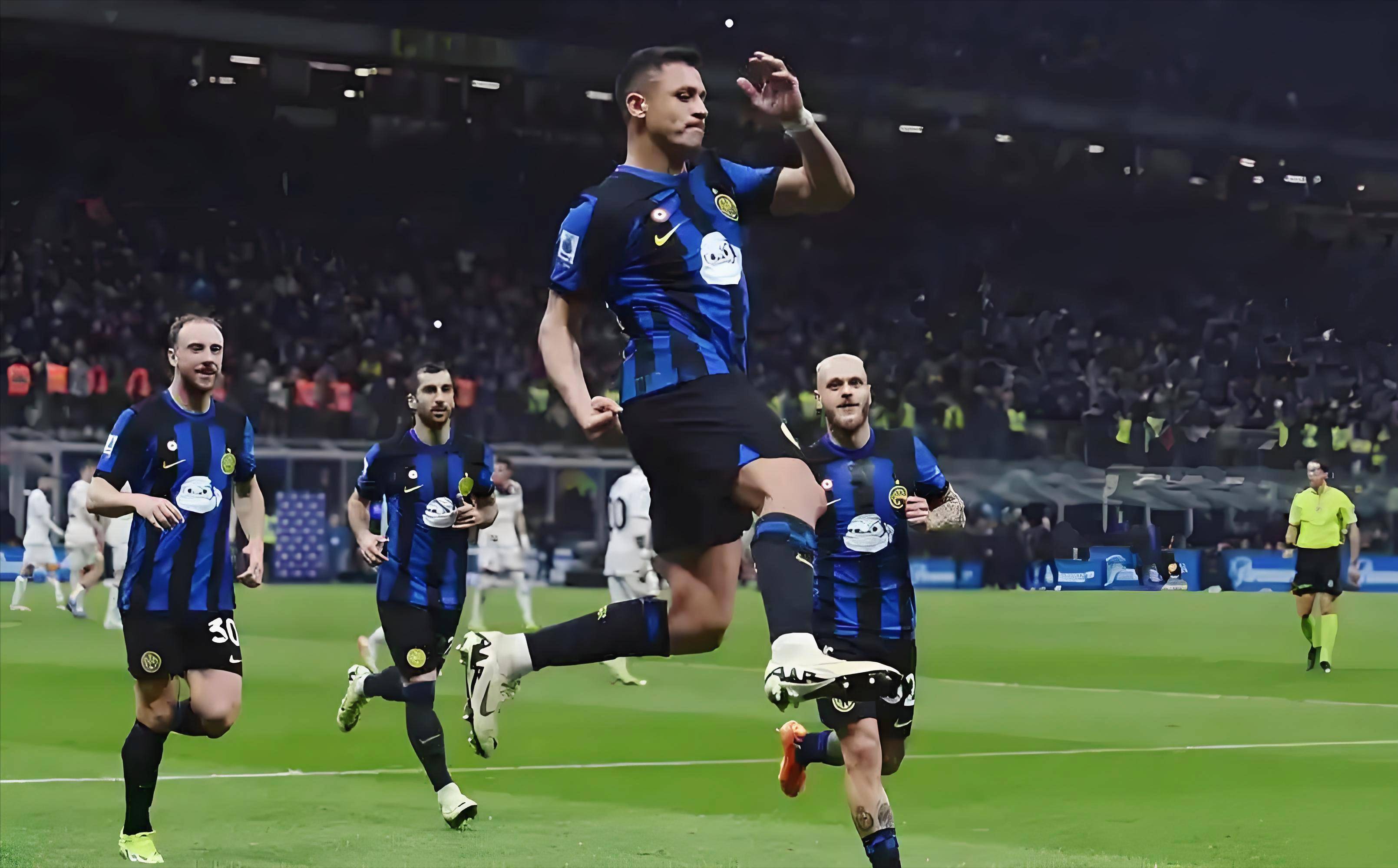 助教：齐达内执教时常让球员要微笑和享受，他特别懂球员想法（助教：齐达内执教时总提醒球员微笑享受，他深懂球员心思）