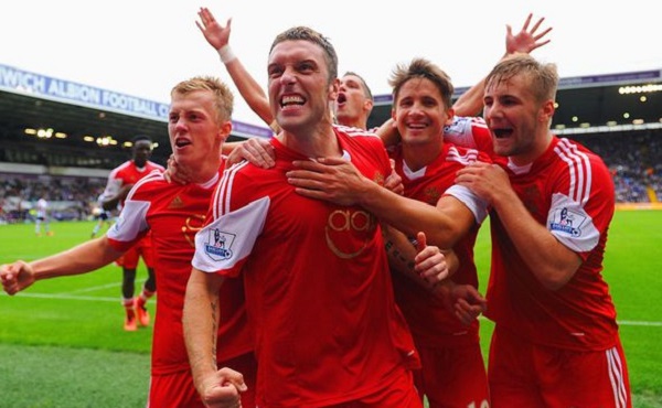 卡利亚里高空压制罗马防线屡失误，科内孤掌难鸣