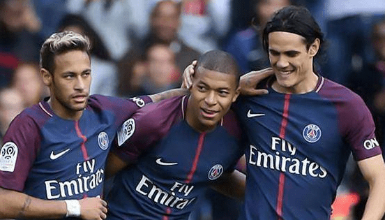 外线手感火热 比赛早早失去悬念（外线准星爆表，比赛提前定局）